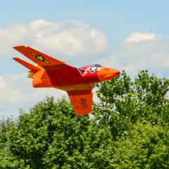 01-hobbyHangar-f9f-flyby